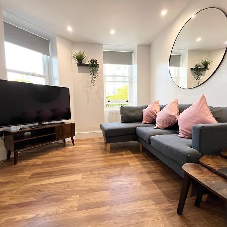 Lovely Apartment, One Minute From Bournemouth Beach And Town. 외부 사진